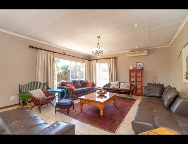 6 BEDROOM HOUSE FOR SALE IN BRACKENHURST